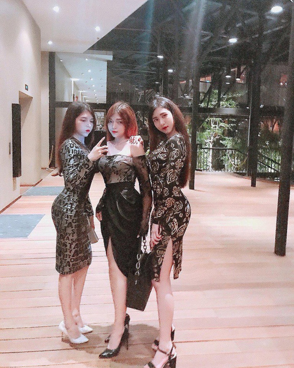 Cô em út họ Hồ ngày càng xinh đẹp, cuốn hút - 1 Cô em út họ Hồ ngày càng xinh đẹp, cuốn hút - 1