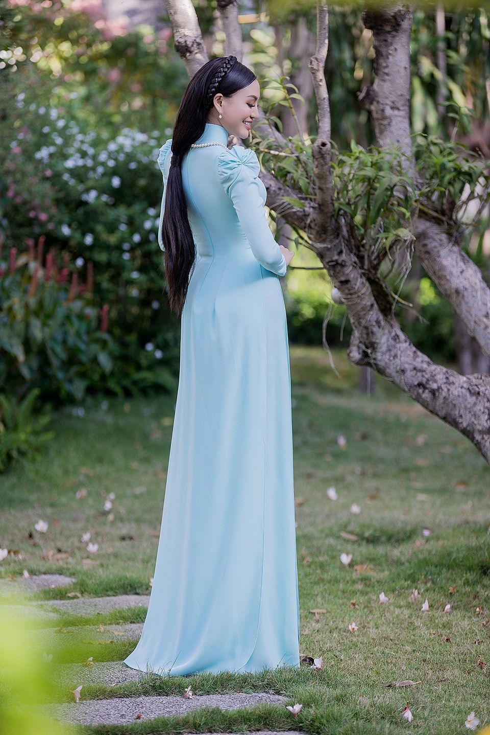 Nữ hoàng Trần Huyền Nhung với tình yêu lớn dành cho áo dài truyền thống Việt Nam. - 3 Nữ hoàng Trần Huyền Nhung với tình yêu lớn dành cho áo dài truyền thống Việt Nam. - 3