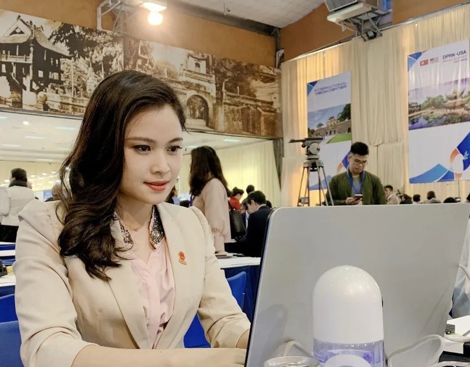 KL DUA TIEN VE HOI NGHI THUONG DINH MY-TRIEU.jpg KL DUA TIEN VE HOI NGHI THUONG DINH MY-TRIEU.jpg