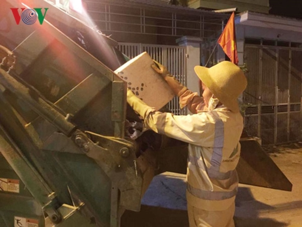 Lặng thầm công việc của những nữ công nhân môi trường phố núi - 2