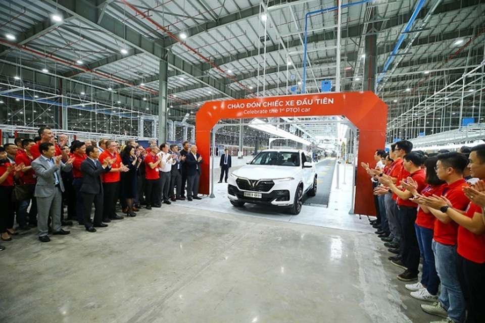 VinFast Lux chính thức tới tay người tiêu dùng, khai sinh thương hiệu ôtô “Made in Vietnam” - 12 VinFast Lux chính thức tới tay người tiêu dùng, khai sinh thương hiệu ôtô “Made in Vietnam” - 12
