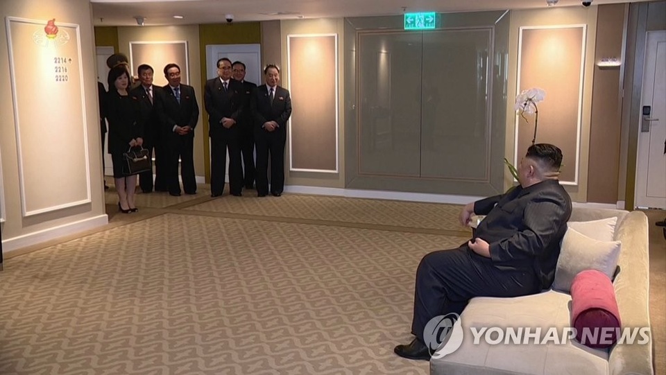 Triều Tiên chiếu bộ phim đặc biệt dài 78 phút về chuyến thăm Việt Nam của ông Kim Jong-un - 3 Triều Tiên chiếu bộ phim đặc biệt dài 78 phút về chuyến thăm Việt Nam của ông Kim Jong-un - 3