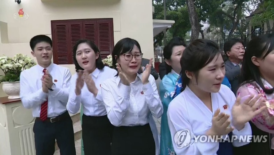Triều Tiên chiếu bộ phim đặc biệt dài 78 phút về chuyến thăm Việt Nam của ông Kim Jong-un - 5 Triều Tiên chiếu bộ phim đặc biệt dài 78 phút về chuyến thăm Việt Nam của ông Kim Jong-un - 5
