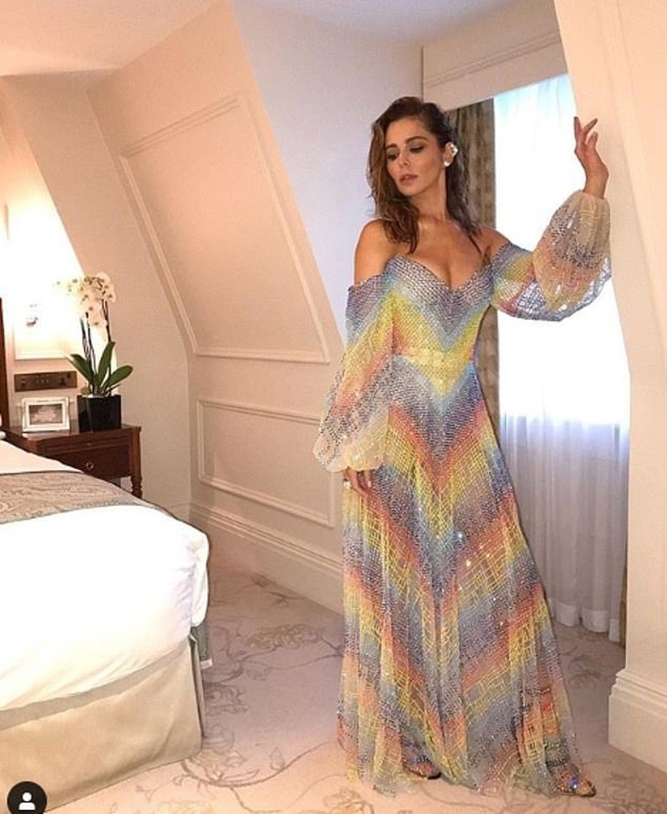Cheryl đọ sắc với các đồng nghiệp - 4 Cheryl đọ sắc với các đồng nghiệp - 4