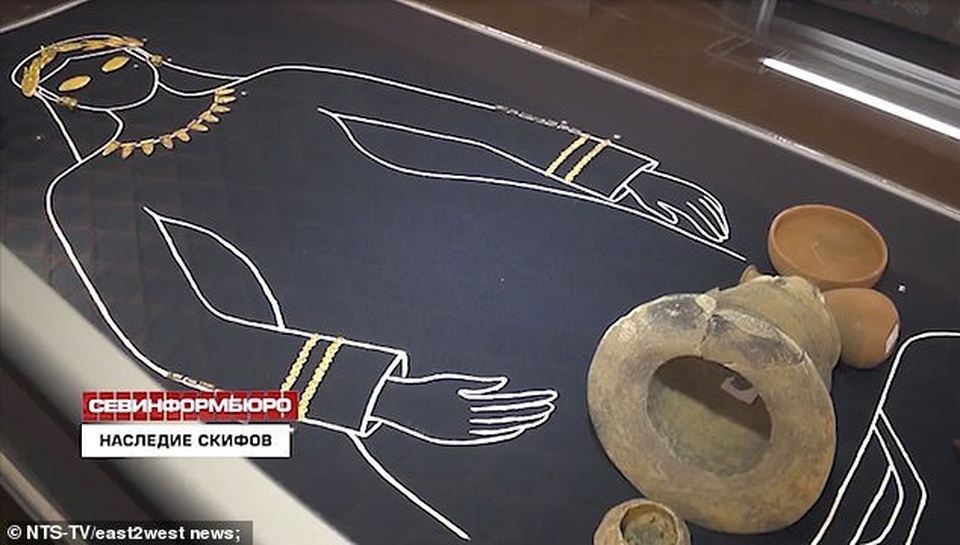 Tìm thấy hàng trăm trang sức bằng vàng trong ngôi mộ của công chúa thời cổ đại - 3 Tìm thấy hàng trăm trang sức bằng vàng trong ngôi mộ của công chúa thời cổ đại - 3