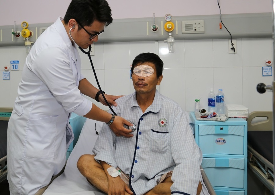 Ho sặc sụa suốt 3 năm vì xương cá lọt vào phế quản - 3