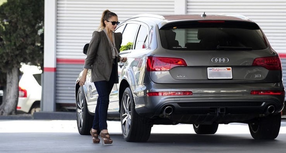 Jessica-Alba-Audi-Q7-via-audiworld.com_.jpg Jessica-Alba-Audi-Q7-via-audiworld.com_.jpg