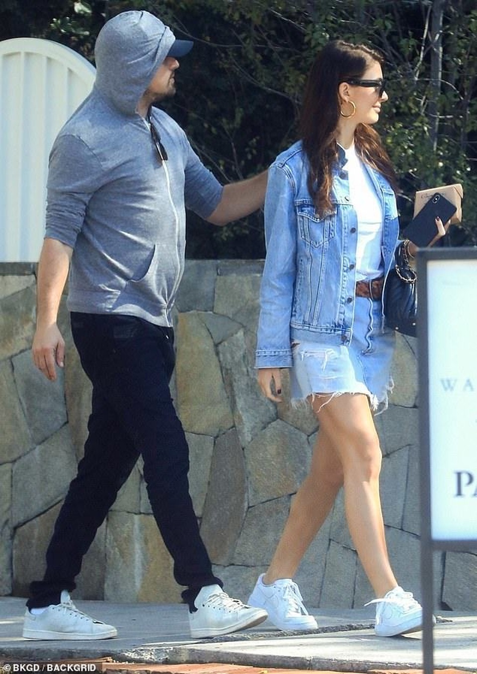 Leonardo DiCaprio ra phố cùng bạn gái kém 23 tuổi - 5