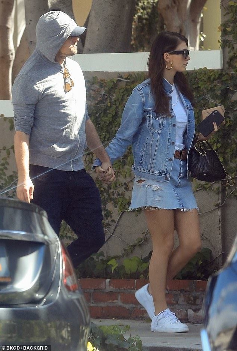 Leonardo DiCaprio ra phố cùng bạn gái kém 23 tuổi - 7