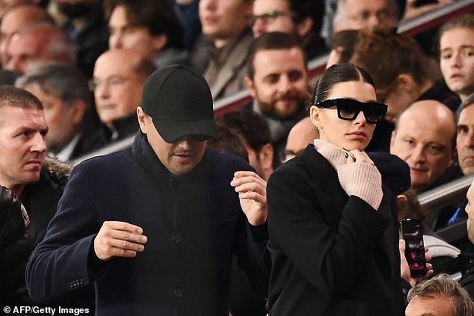 Leonardo DiCaprio ra phố cùng bạn gái kém 23 tuổi - 8