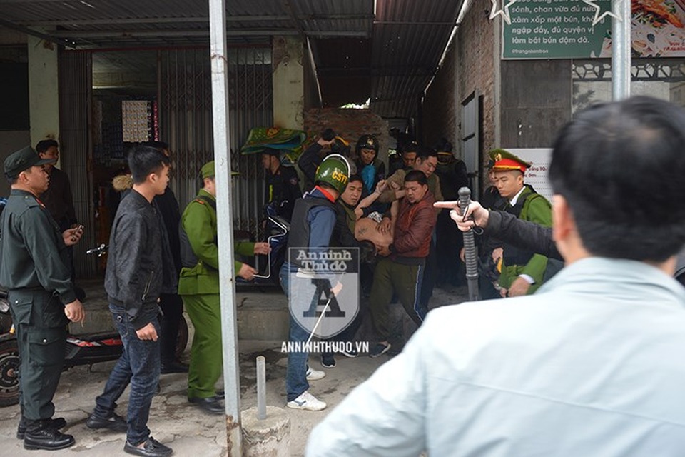 Lời kể của người phụ nữ bị kẻ ngáo đá không quen biết đòi yêu - 2