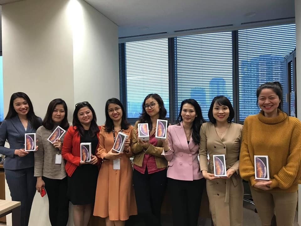 Thanh niên chơi lớn, mua 99 hộp socola “iPhone XS Max” tặng bạn gái ngày 8/3 - 4 Thanh niên chơi lớn, mua 99 hộp socola “iPhone XS Max” tặng bạn gái ngày 8/3 - 4