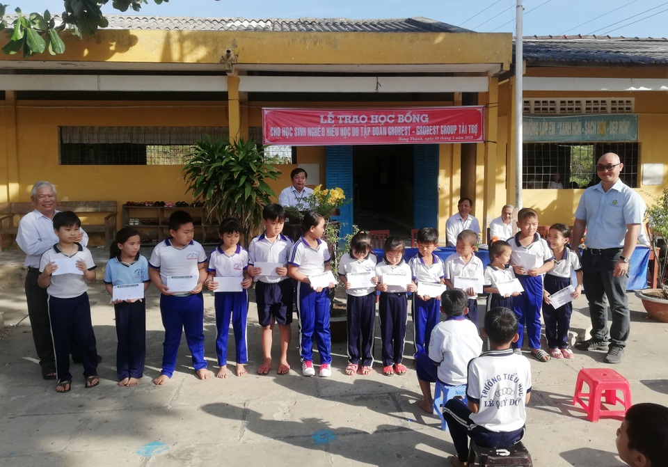 Trao hơn 350 suất học bổng Grobest đến học sinh nghèo Bạc Liêu - 9 Trao hơn 350 suất học bổng Grobest đến học sinh nghèo Bạc Liêu - 9