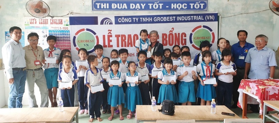 Trao hơn 350 suất học bổng Grobest đến học sinh nghèo Bạc Liêu - 12 Trao hơn 350 suất học bổng Grobest đến học sinh nghèo Bạc Liêu - 12