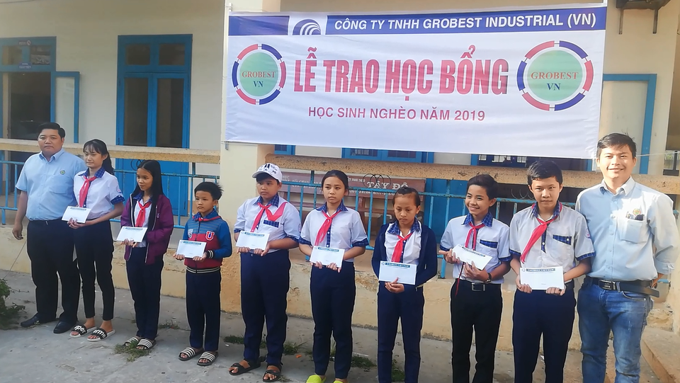Trao hơn 350 suất học bổng Grobest đến học sinh nghèo Bạc Liêu - 6 Trao hơn 350 suất học bổng Grobest đến học sinh nghèo Bạc Liêu - 6