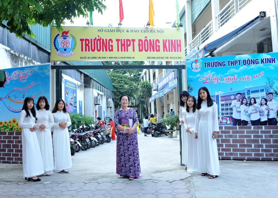 Trường THPT Đông Kinh: Đặt mình làm cha mẹ học sinh để giảng dạy hết lòng - 1 Trường THPT Đông Kinh: Đặt mình làm cha mẹ học sinh để giảng dạy hết lòng - 1
