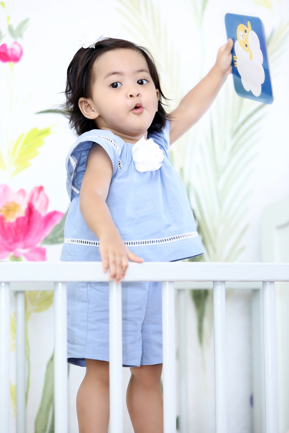 Vũ Cẩm Nhung vui đùa cùng con gái trong biệt thự kiểu Pháp giá triệu đô - 11 Vũ Cẩm Nhung vui đùa cùng con gái trong biệt thự kiểu Pháp giá triệu đô - 11