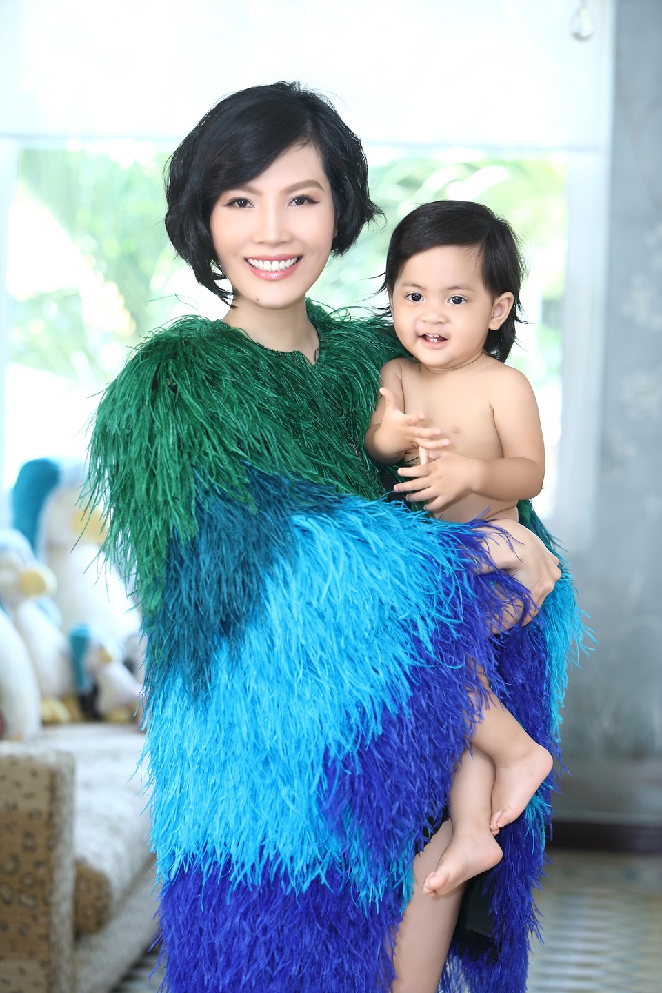 Vũ Cẩm Nhung vui đùa cùng con gái trong biệt thự kiểu Pháp giá triệu đô - 13 Vũ Cẩm Nhung vui đùa cùng con gái trong biệt thự kiểu Pháp giá triệu đô - 13