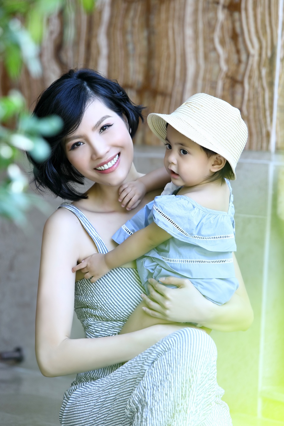 Vũ Cẩm Nhung vui đùa cùng con gái trong biệt thự kiểu Pháp giá triệu đô - 12 Vũ Cẩm Nhung vui đùa cùng con gái trong biệt thự kiểu Pháp giá triệu đô - 12