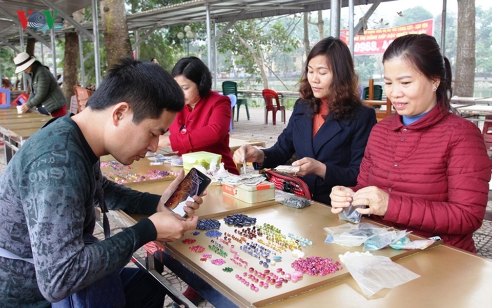 Độc đáo chợ đá quý đất ngọc Yên Bái - 4