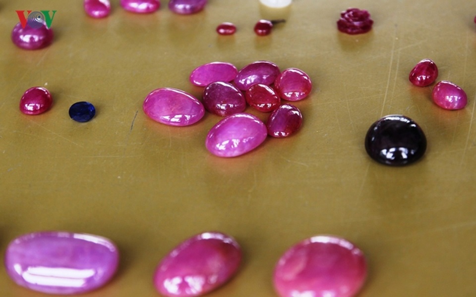 Độc đáo chợ đá quý đất ngọc Yên Bái - 8