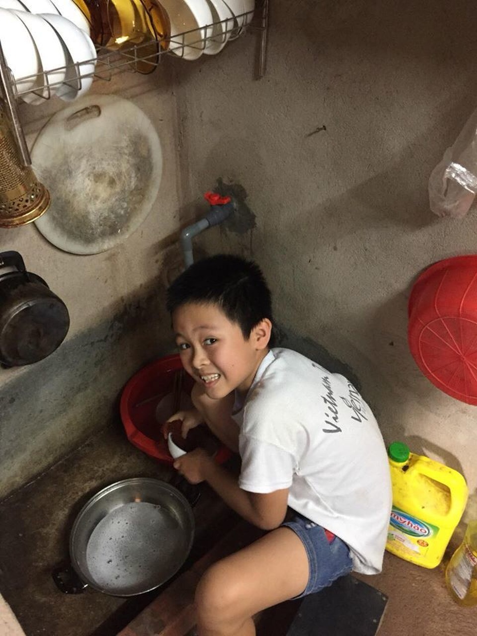 Cảm động bé lớp 2 vùng cao cùng mẹ vượt hơn 100km để học tiếng Anh - 3 Cảm động bé lớp 2 vùng cao cùng mẹ vượt hơn 100km để học tiếng Anh - 3