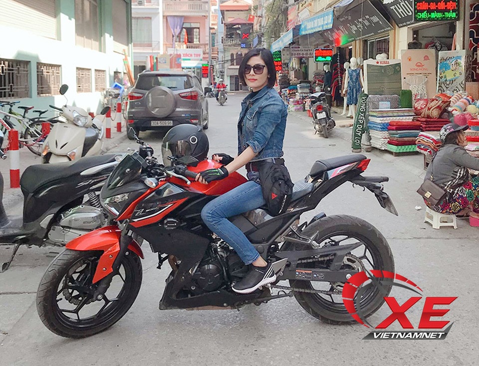 Quý cô Hà Nội chơi mô tô ngầu và chất khiến nam nhân phải nể phục - 4 Quý cô Hà Nội chơi mô tô ngầu và chất khiến nam nhân phải nể phục - 4