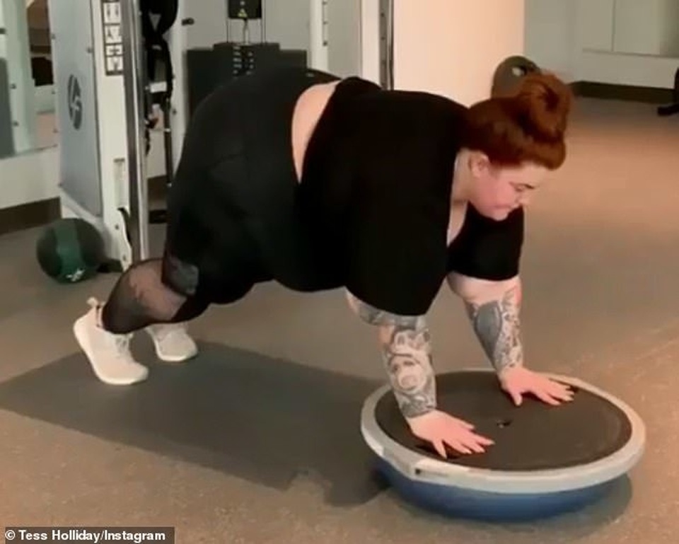 Người mẫu ngoại cỡ Tess Holliday khoe ảnh tập gym chăm chỉ - 6 Người mẫu ngoại cỡ Tess Holliday khoe ảnh tập gym chăm chỉ - 6