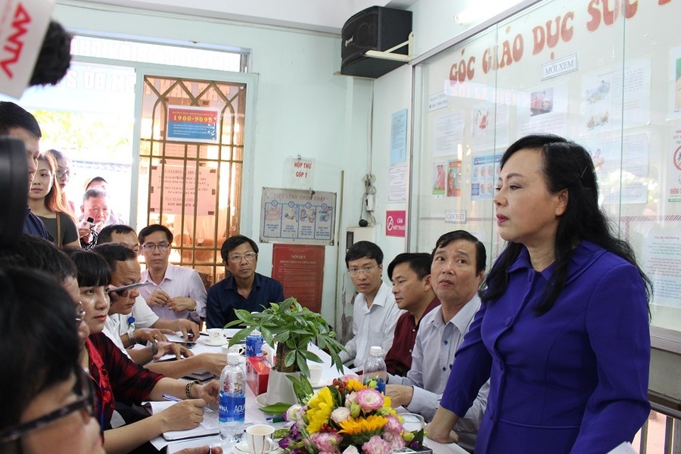 Bộ trưởng Y tế: Dịch sởi bùng phát là do hậu quả của lỗ hổng miễn dịch từ nhiều đời cộng lại - 4 Bộ trưởng Y tế: Dịch sởi bùng phát là do hậu quả của lỗ hổng miễn dịch từ nhiều đời cộng lại - 4