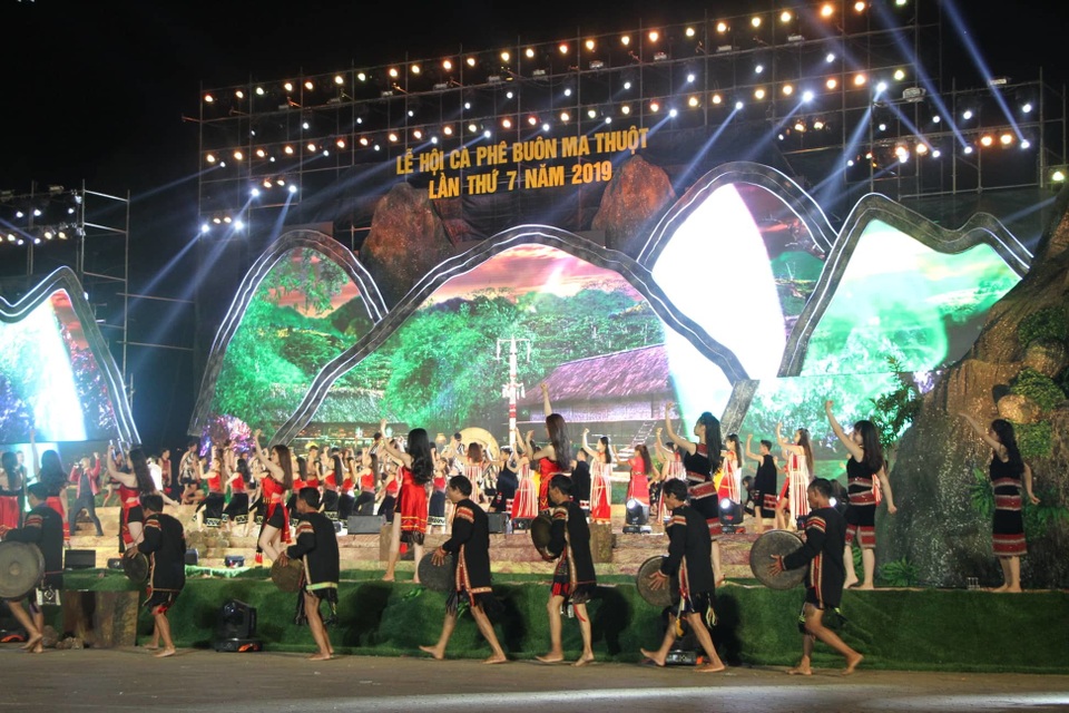 Khai mạc lễ hội cà phê Buôn Ma Thuột ấn tượng, đầy sắc màu - 3