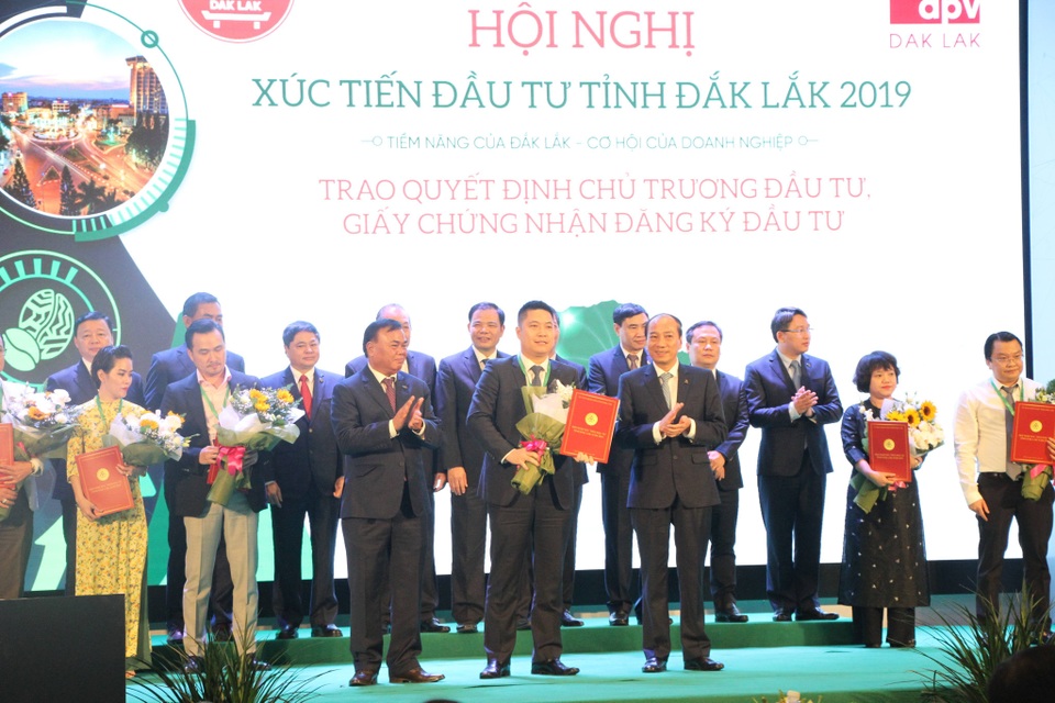 Đắk Lắk trao quyết định đầu tư cho 27 doanh nghiệp với số tiền 71.900 tỷ đồng - 3 Đắk Lắk trao quyết định đầu tư cho 27 doanh nghiệp với số tiền 71.900 tỷ đồng - 3