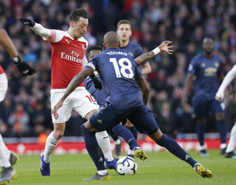 Arsenal 2-0 Man Utd: Trả giá vì những sai lầm - 8 Arsenal 2-0 Man Utd: Trả giá vì những sai lầm - 8
