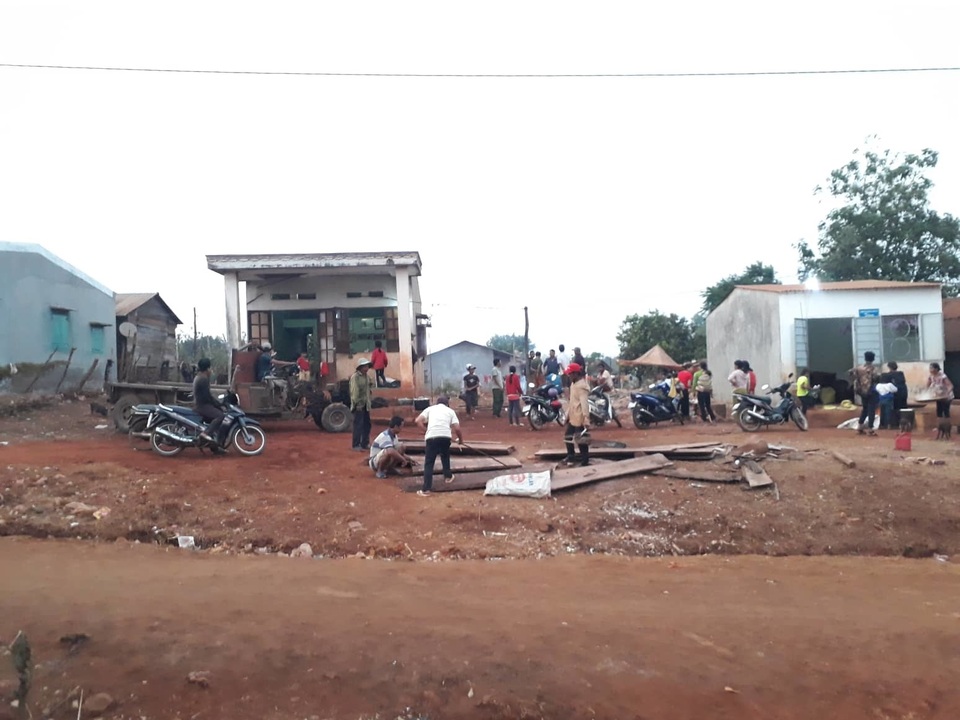 Xuống ao cứu người, cháu bé 7 tuổi tử nạn cùng 2 anh em sinh đôi - 1 Xuống ao cứu người, cháu bé 7 tuổi tử nạn cùng 2 anh em sinh đôi - 1