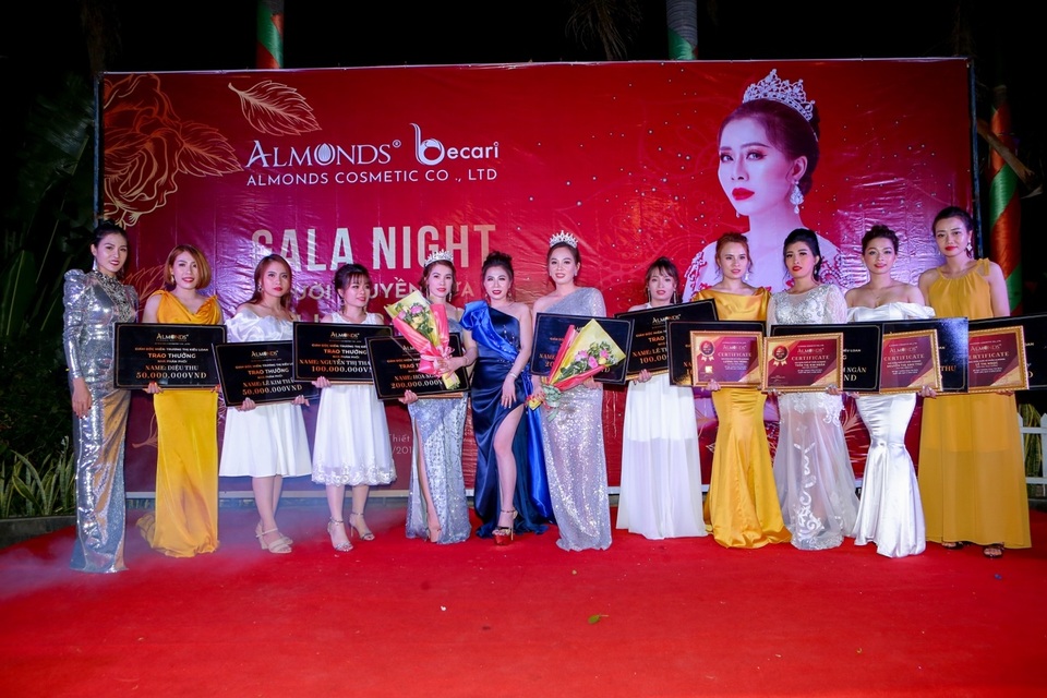 Giám đốc miền Almonds chi tiền tỷ trao thưởng cho hệ thống đại lý - 1 Giám đốc miền Almonds chi tiền tỷ trao thưởng cho hệ thống đại lý - 1