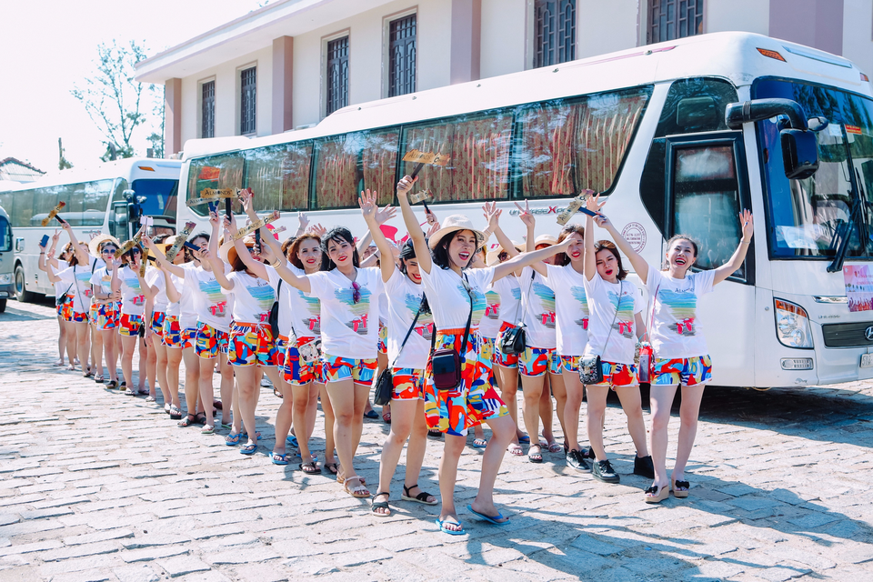 Giám đốc miền Almonds chi tiền tỷ trao thưởng cho hệ thống đại lý - 2 Giám đốc miền Almonds chi tiền tỷ trao thưởng cho hệ thống đại lý - 2