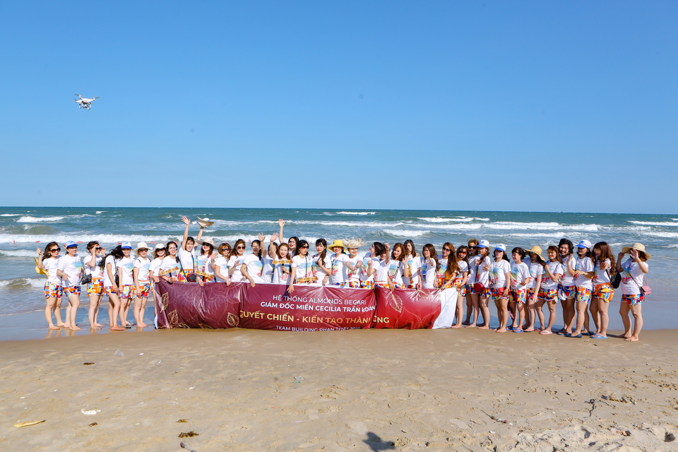 Giám đốc miền Almonds chi tiền tỷ trao thưởng cho hệ thống đại lý - 3 Giám đốc miền Almonds chi tiền tỷ trao thưởng cho hệ thống đại lý - 3