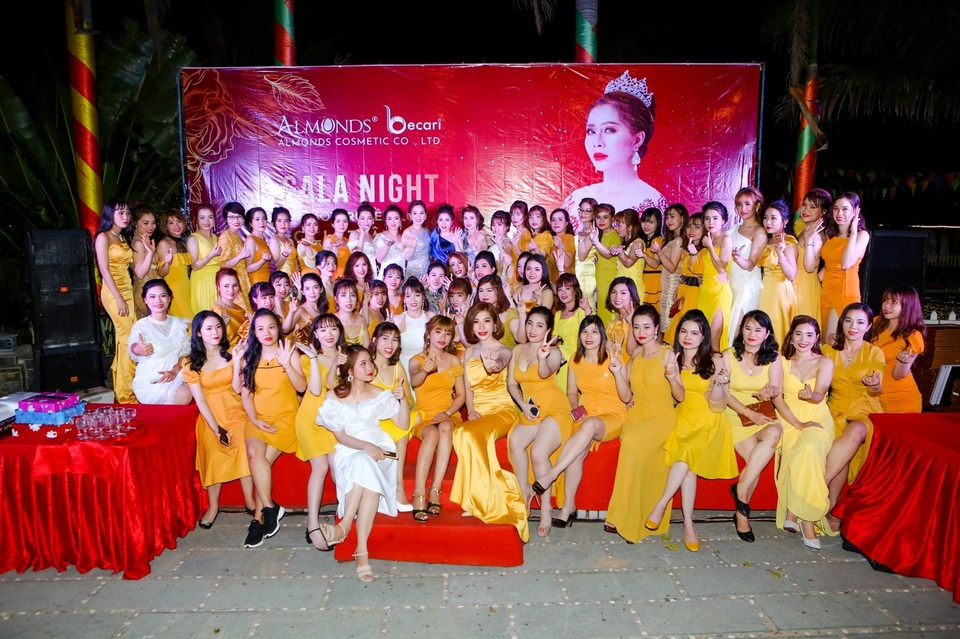 Giám đốc miền Almonds chi tiền tỷ trao thưởng cho hệ thống đại lý - 4 Giám đốc miền Almonds chi tiền tỷ trao thưởng cho hệ thống đại lý - 4