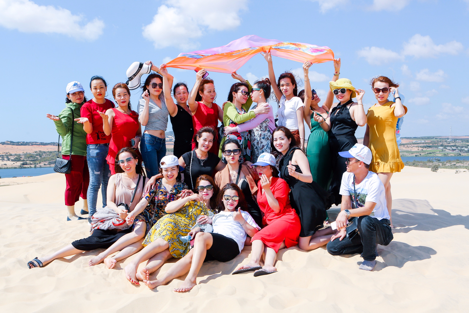 Giám đốc miền Almonds chi tiền tỷ trao thưởng cho hệ thống đại lý - 5 Giám đốc miền Almonds chi tiền tỷ trao thưởng cho hệ thống đại lý - 5