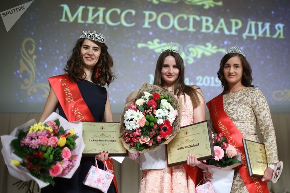 Vẻ đẹp của các nữ quân nhân thi hoa hậu vệ binh quốc gia Moscow - 3 Vẻ đẹp của các nữ quân nhân thi hoa hậu vệ binh quốc gia Moscow - 3