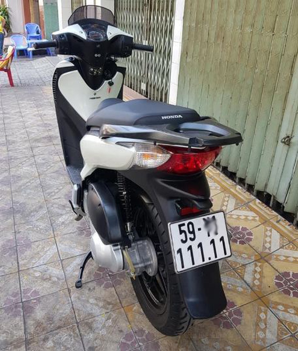 Chủ nhân tiết lộ lý do Honda SH bán giá 1,9 tỷ đồng - 3 Chủ nhân tiết lộ lý do Honda SH bán giá 1,9 tỷ đồng - 3