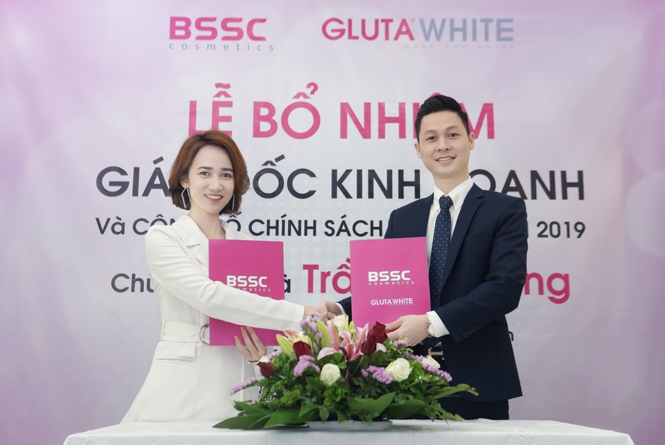 Tân nữ giám đốc với khát khao mang mỹ phẩm Việt ra thế giới - 1 Tân nữ giám đốc với khát khao mang mỹ phẩm Việt ra thế giới - 1