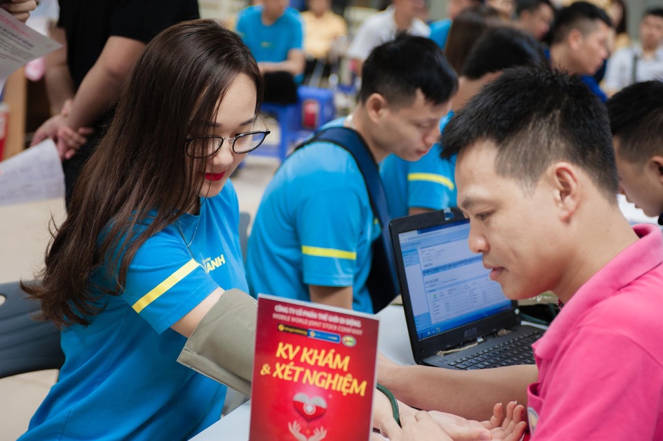 Không chỉ bán hàng giỏi, phục vụ tốt, nhân viên của Điện máy Xanh còn “đốn tim” khách hàng bằng hành động ý nghĩa này - 2