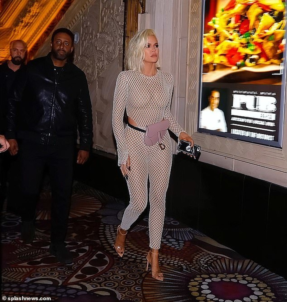 Khloe Kardashian diện trang phục lưới táo bạo - 6 Khloe Kardashian diện trang phục lưới táo bạo - 6