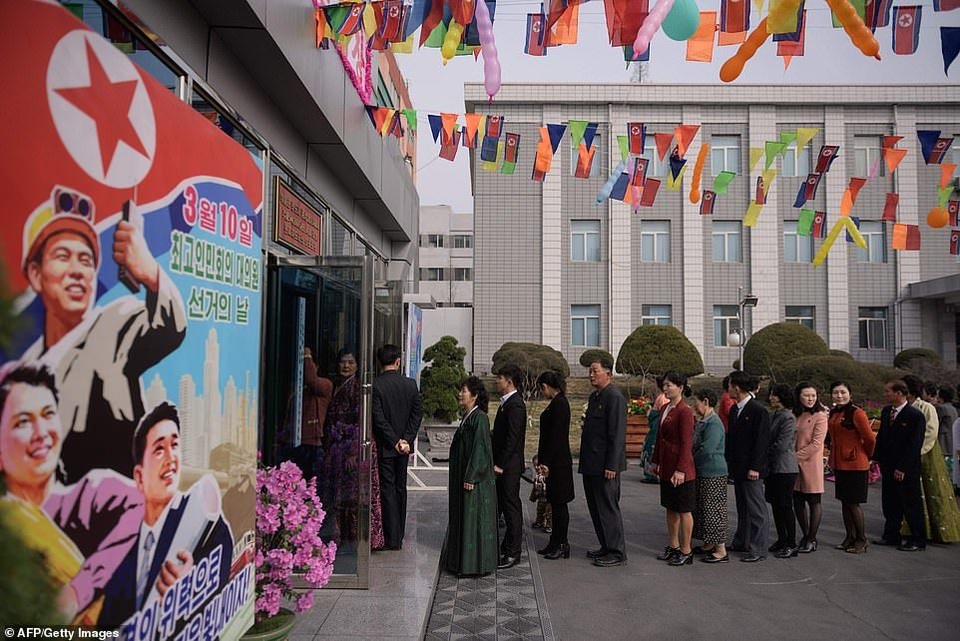 Ông Kim Jong-un cùng hàng triệu người Triều Tiên nô nức đi bầu cử - 4 Ông Kim Jong-un cùng hàng triệu người Triều Tiên nô nức đi bầu cử - 4