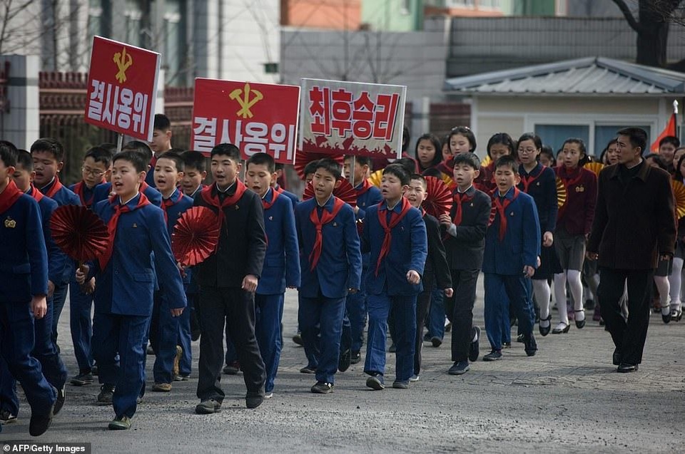 Ông Kim Jong-un cùng hàng triệu người Triều Tiên nô nức đi bầu cử - 12 Ông Kim Jong-un cùng hàng triệu người Triều Tiên nô nức đi bầu cử - 12