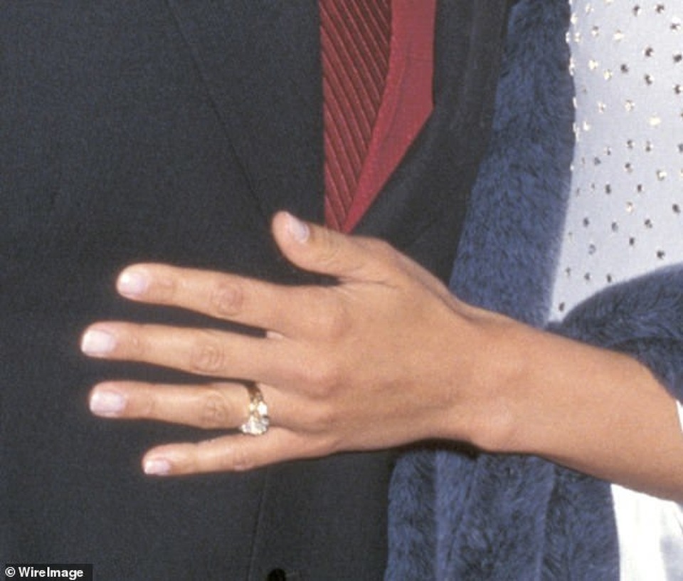 Ngắm loạt nhẫn đính hôn đắt giá của Jennifer Lopez  - 10 Ngắm loạt nhẫn đính hôn đắt giá của Jennifer Lopez  - 10