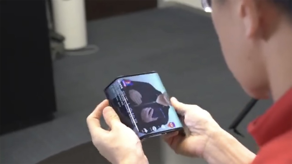 Video bẩn’ trên Youtube còn nhan nhản, Xiaomi ra mắt điện thoại gập đôi đầu tiên - 2 Video bẩn’ trên Youtube còn nhan nhản, Xiaomi ra mắt điện thoại gập đôi đầu tiên - 2