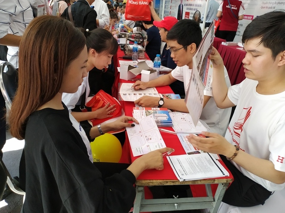 Tuyến sinh 2019: Nhiều thí sinh quan tâm ngành Sức khỏe - 1 Tuyến sinh 2019: Nhiều thí sinh quan tâm ngành Sức khỏe - 1