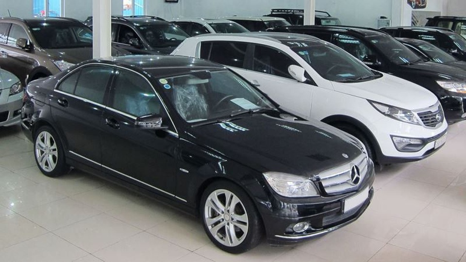 Cả tháng bán được 1 xe: Ôm ôtô cũ ngồi ngắm, dân buôn lỗ nặng - 1 Cả tháng bán được 1 xe: Ôm ôtô cũ ngồi ngắm, dân buôn lỗ nặng - 1