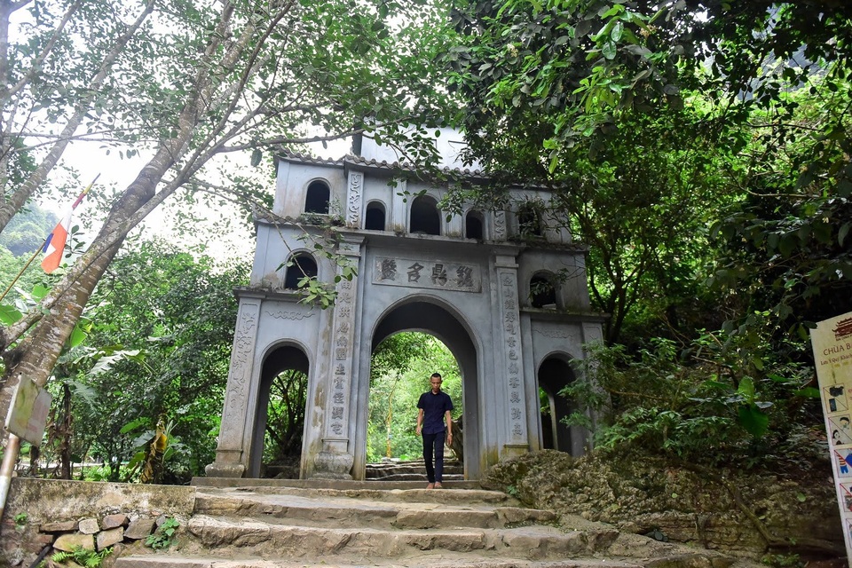 Kỳ lạ ngôi chùa cổ 1000 năm, tọa lạc trong lòng hang động ở Ninh Bình - 1 Kỳ lạ ngôi chùa cổ 1000 năm, tọa lạc trong lòng hang động ở Ninh Bình - 1